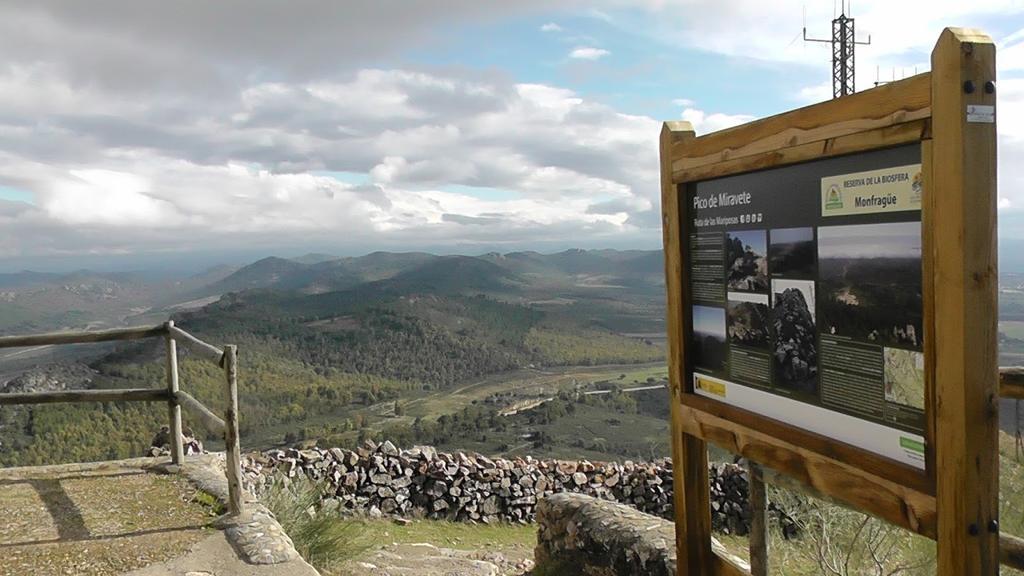 Gasthaus Los Montes Casas de Miravete Exterior foto